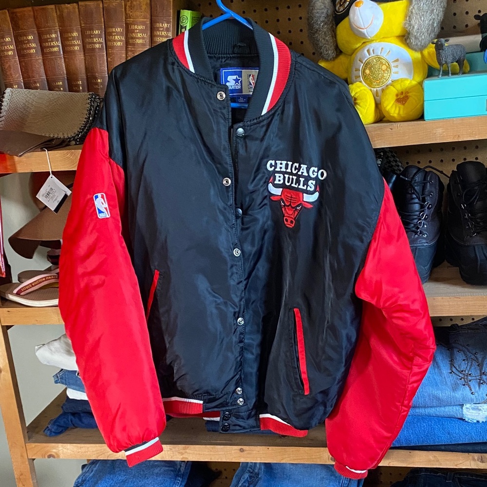 Vintage 90s Starter Chicago Bulls Satin Bomber Jacket – Size Large – Like New